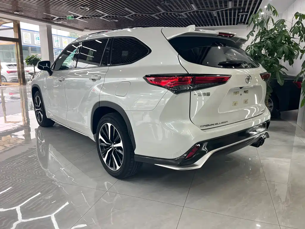 Toyota Crown Kluger — миниатюра 4