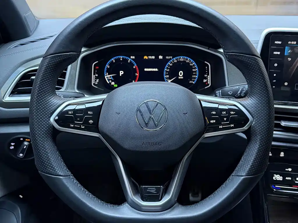 Volkswagen T-Roc 2023 — фото 13