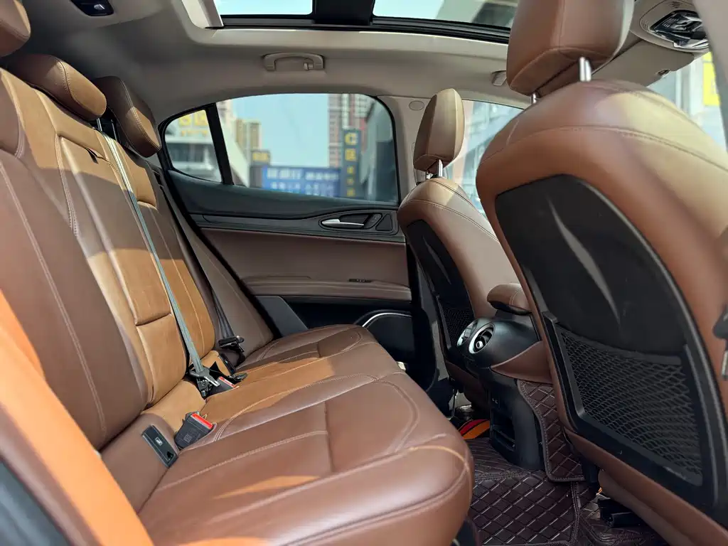 Alfa Romeo Stelvio — миниатюра 18
