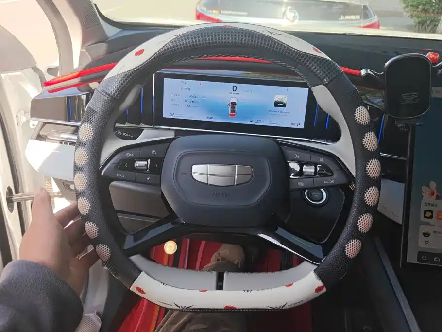 Geely Boyue L — миниатюра 15