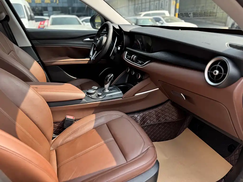 Alfa Romeo Stelvio — миниатюра 15