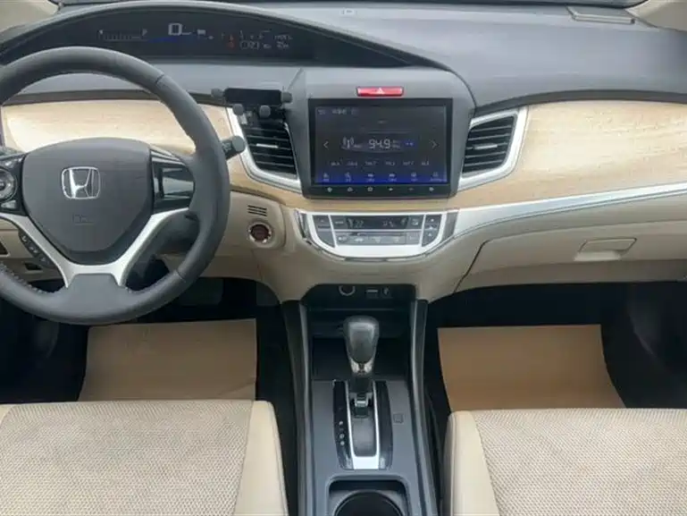 Honda Jade 2016 1.8L AT Comfort Elite 5 мест