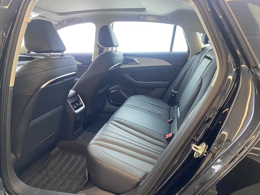 Hongqi H5 2025 2.0T AT