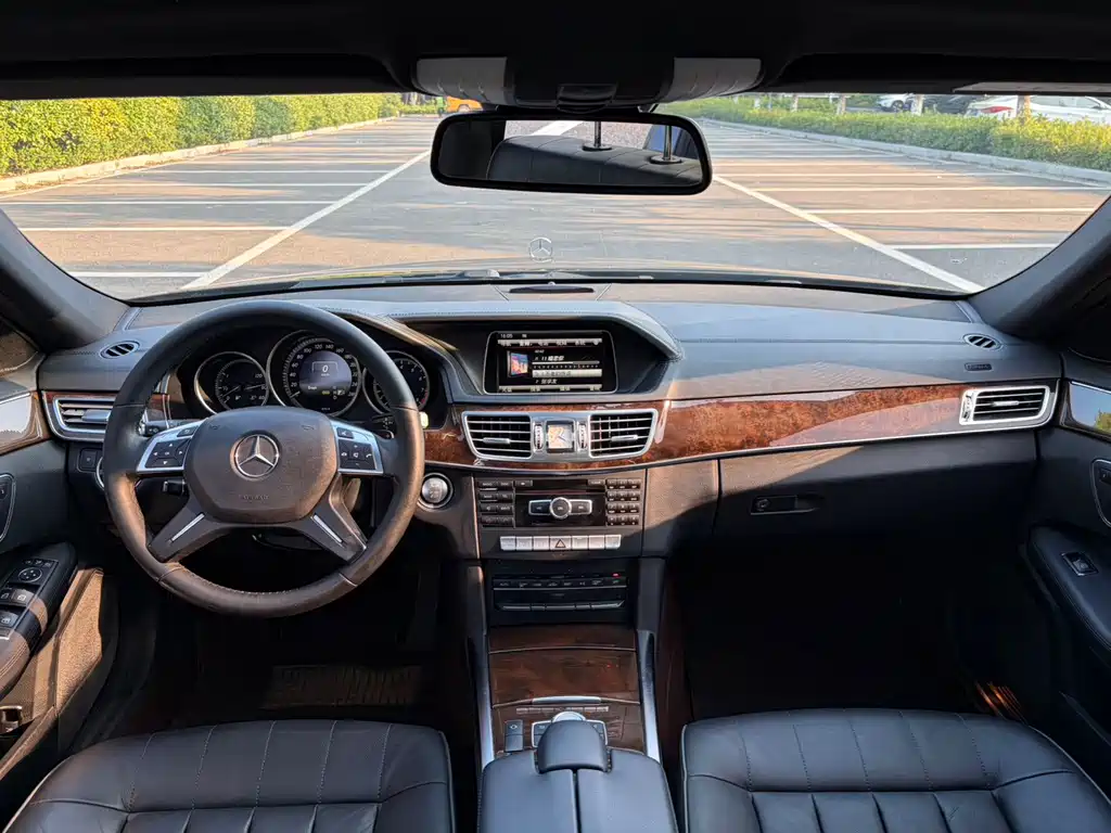 Mercedes-Benz E-Class — миниатюра 8