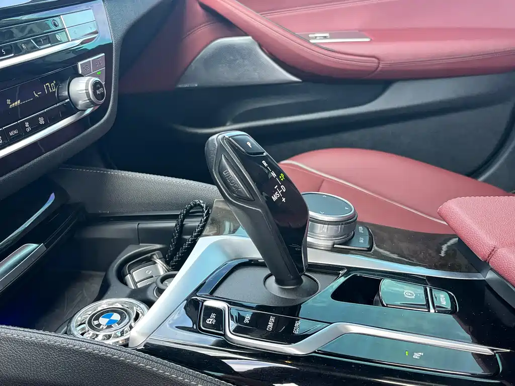 BMW 5 Series — миниатюра 11