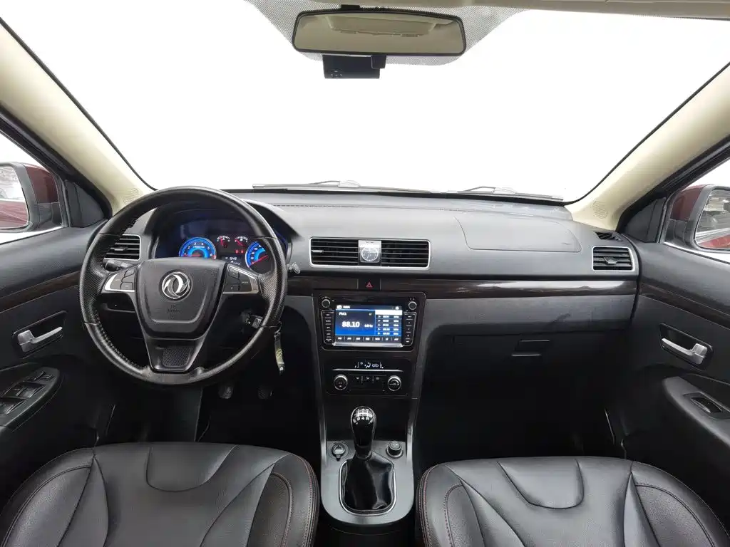 Dongfeng 370 2016 1.5L MT Luxury SFG15-02 7 мест