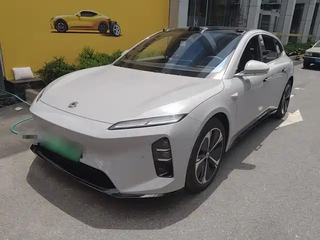 2025 Nio ET5