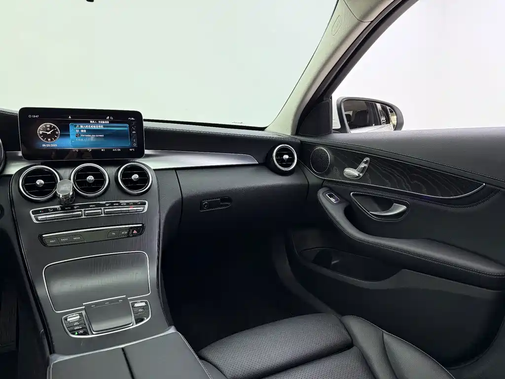 Mercedes-Benz C-Class — миниатюра 13