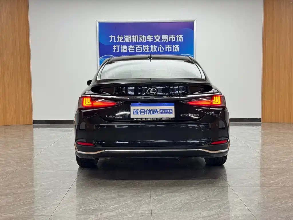 Lexus ES 2022 300h
