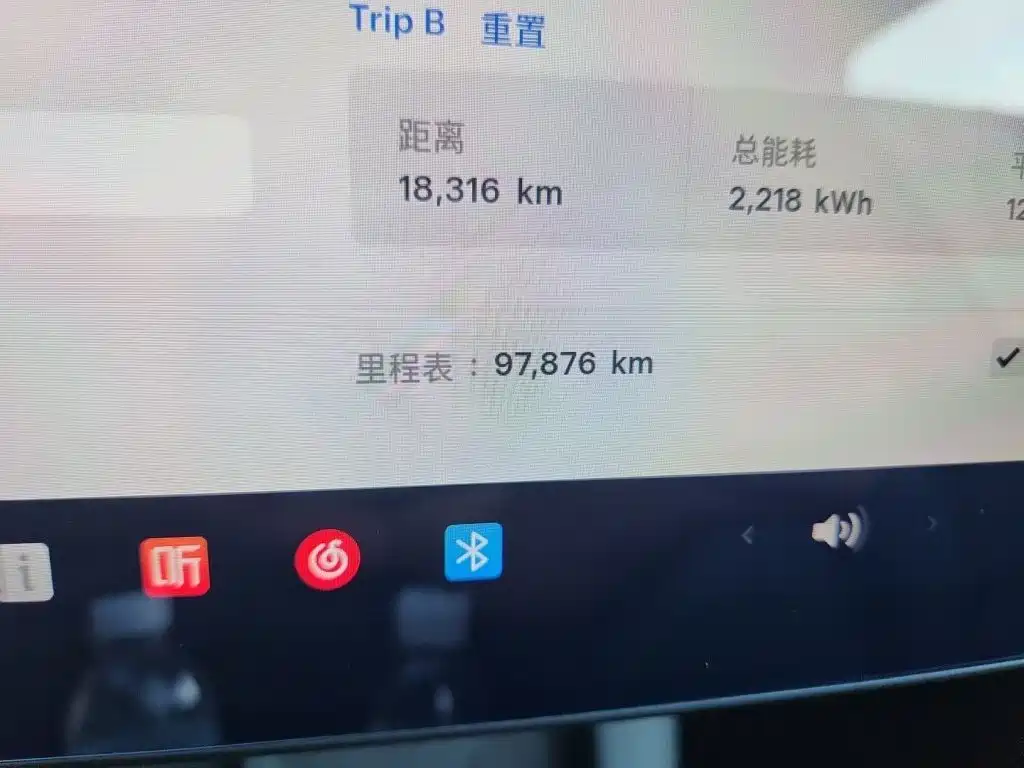 Tesla Model Y — миниатюра 8
