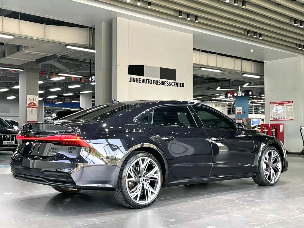 Audi A7L 2023 55 TFSI quattro S-line