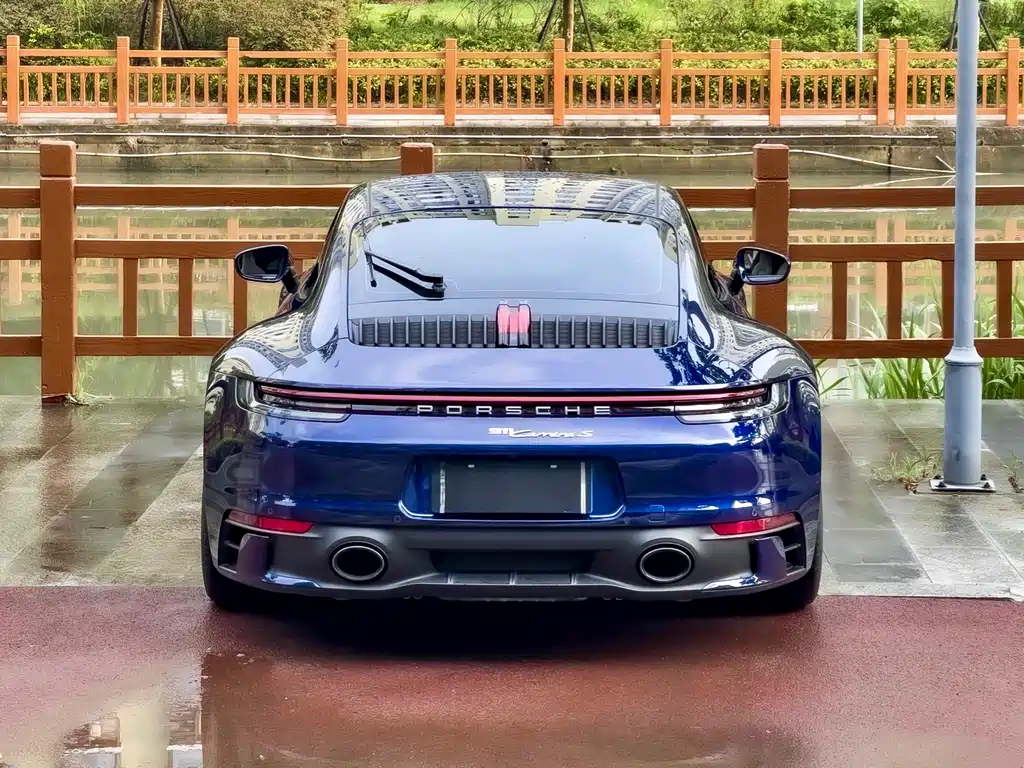 PORSCHE 911