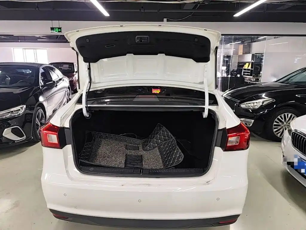 Roewe 360 — миниатюра 19
