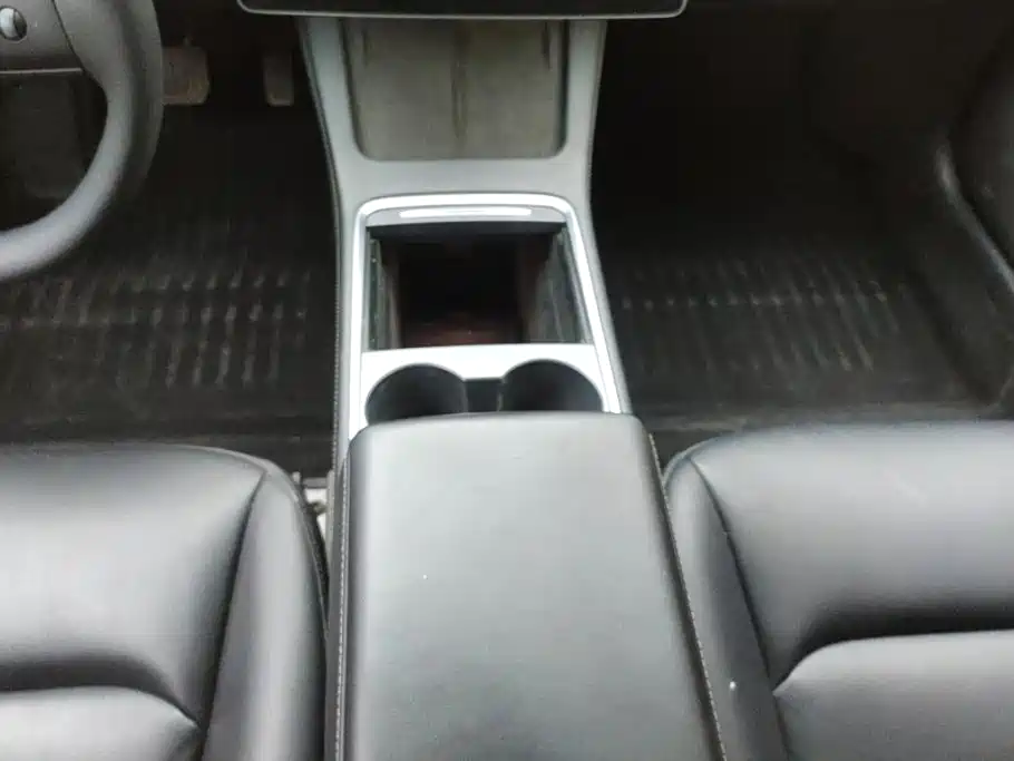 Tesla Model 3 — миниатюра 16
