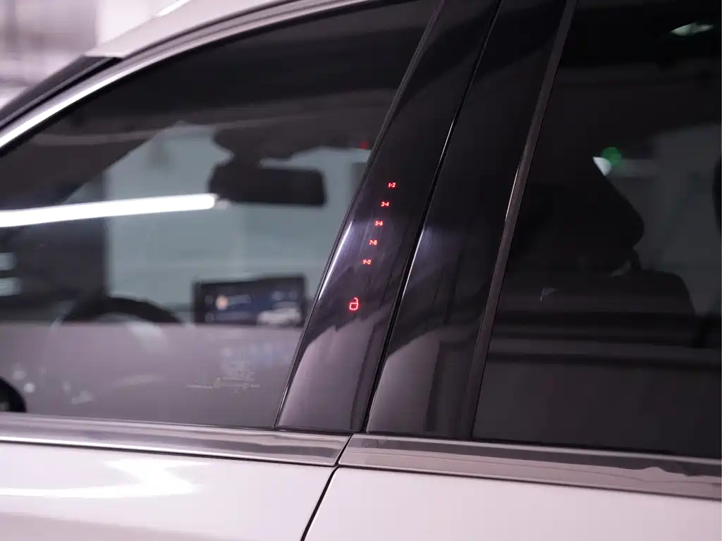 Lincoln Aviator — миниатюра 14