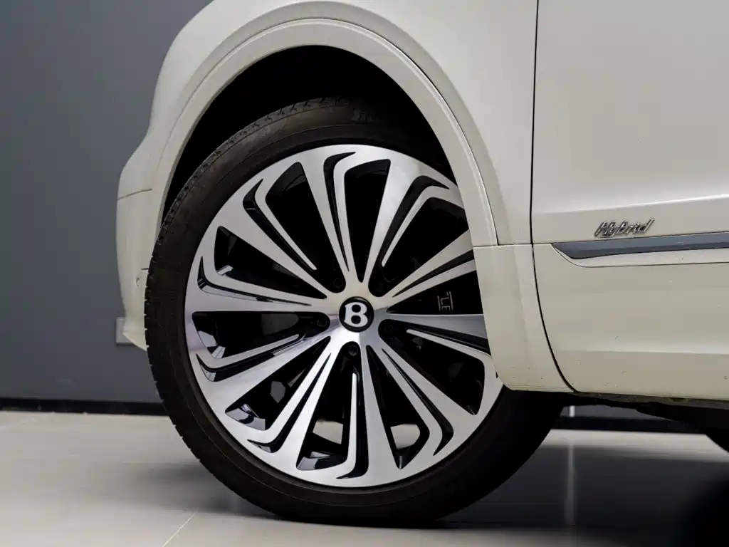 Bentley Bentayga PHEV — миниатюра 6