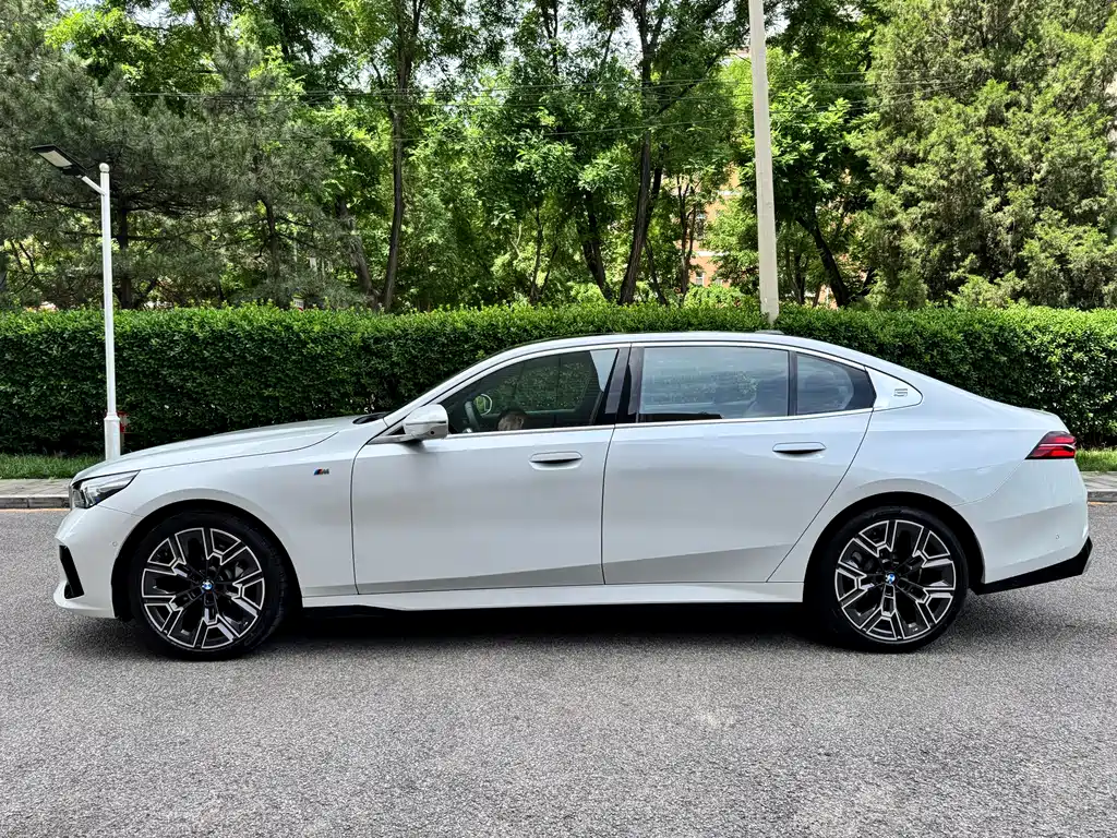 BMW 5 Series 5 2025 530Li Premium M Sport