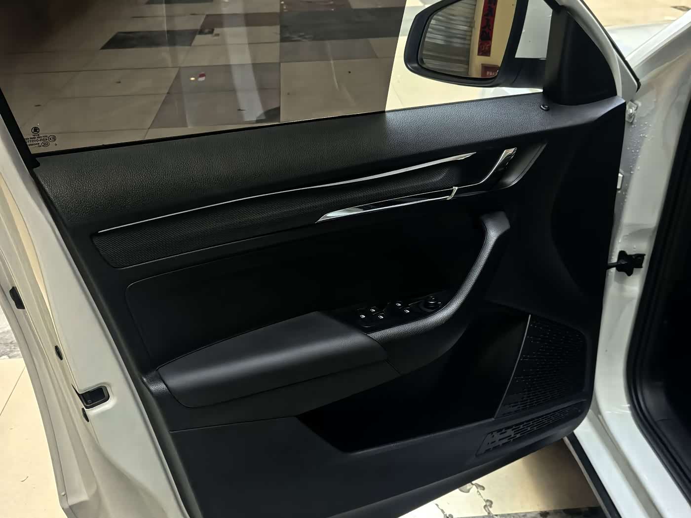 Skoda Kamiq 1.5 л 2023 г. Белый, пробег 41000 км