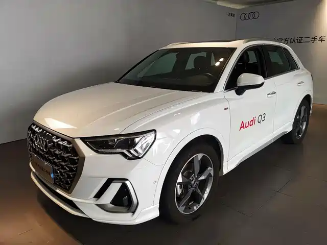 AUDI  Q3 2024