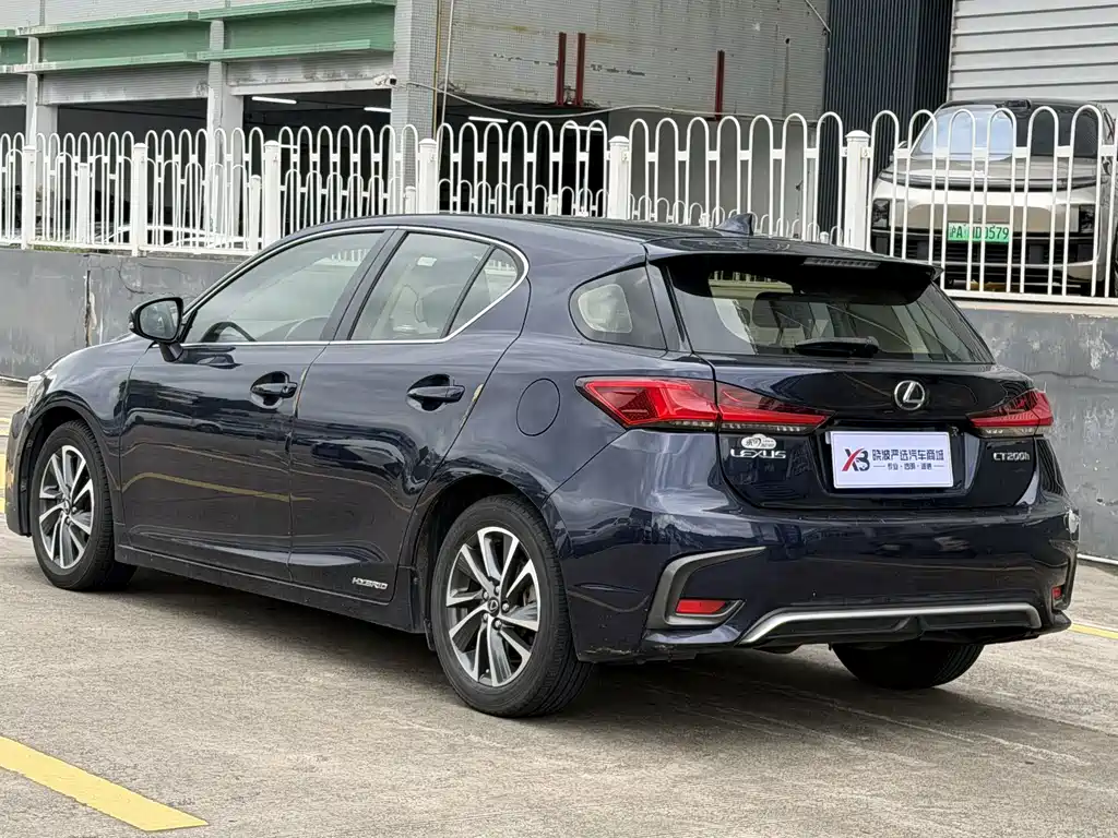 Lexus CT — миниатюра 6