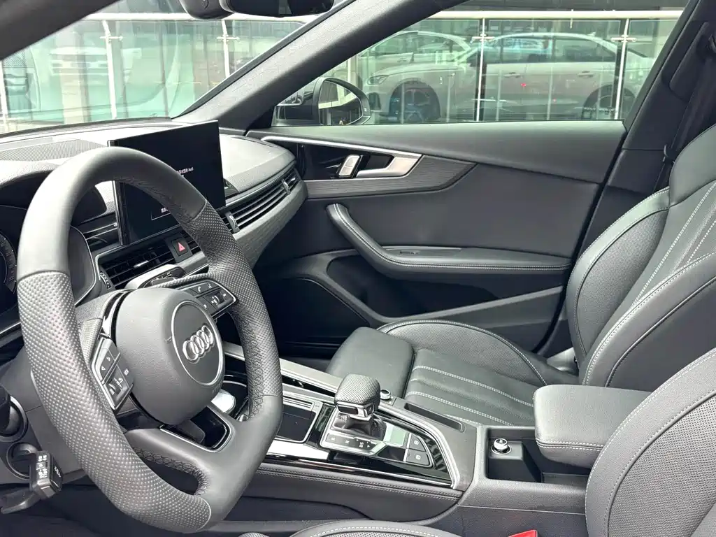 Audi A4L 2024 40 TFSI Luxury