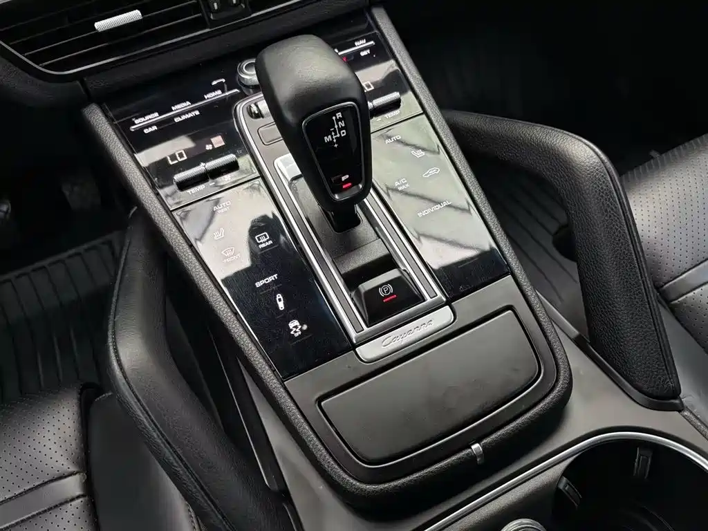 Porsche Cayenne — миниатюра 20