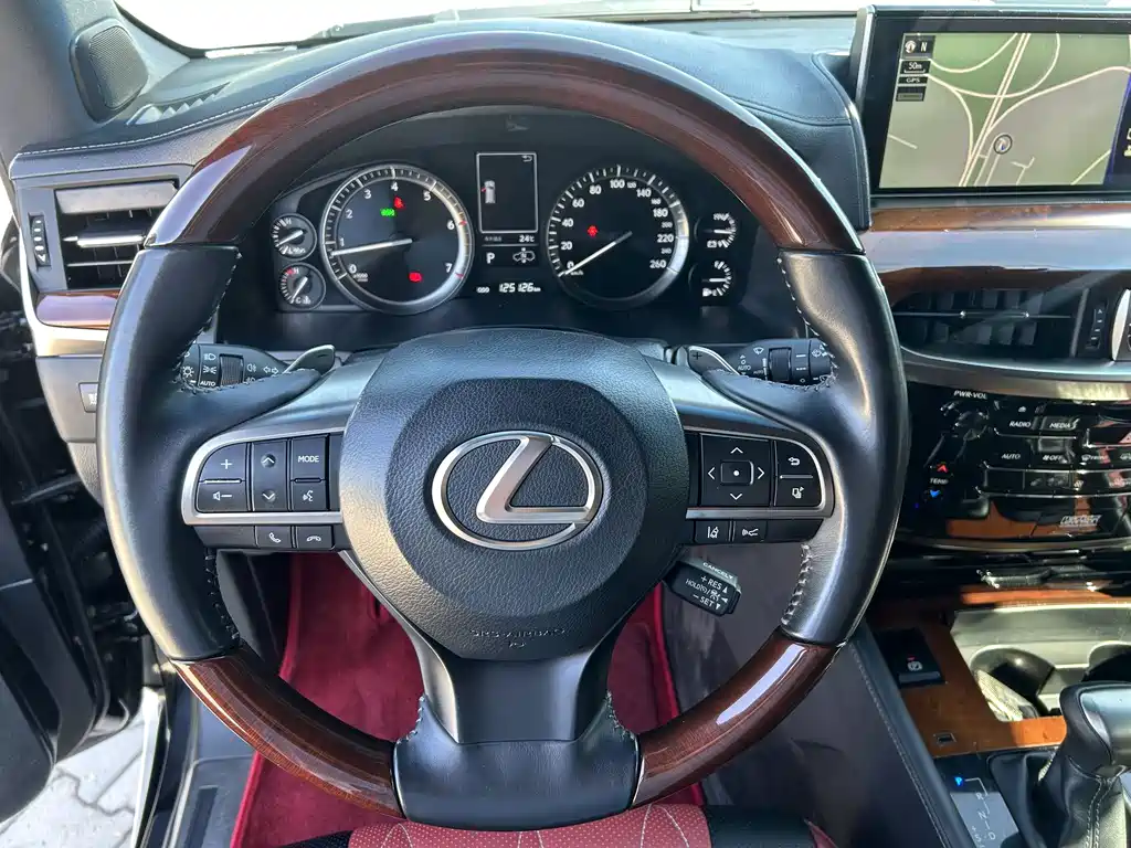Lexus LX — миниатюра 15