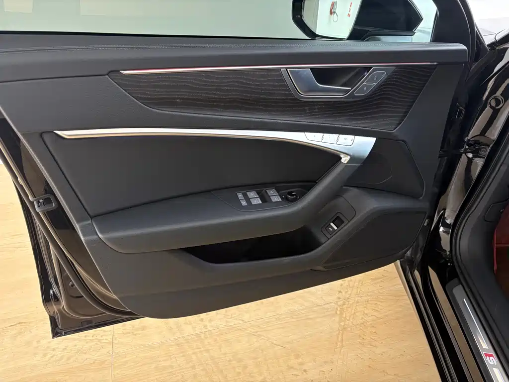 Audi A6L — миниатюра 10
