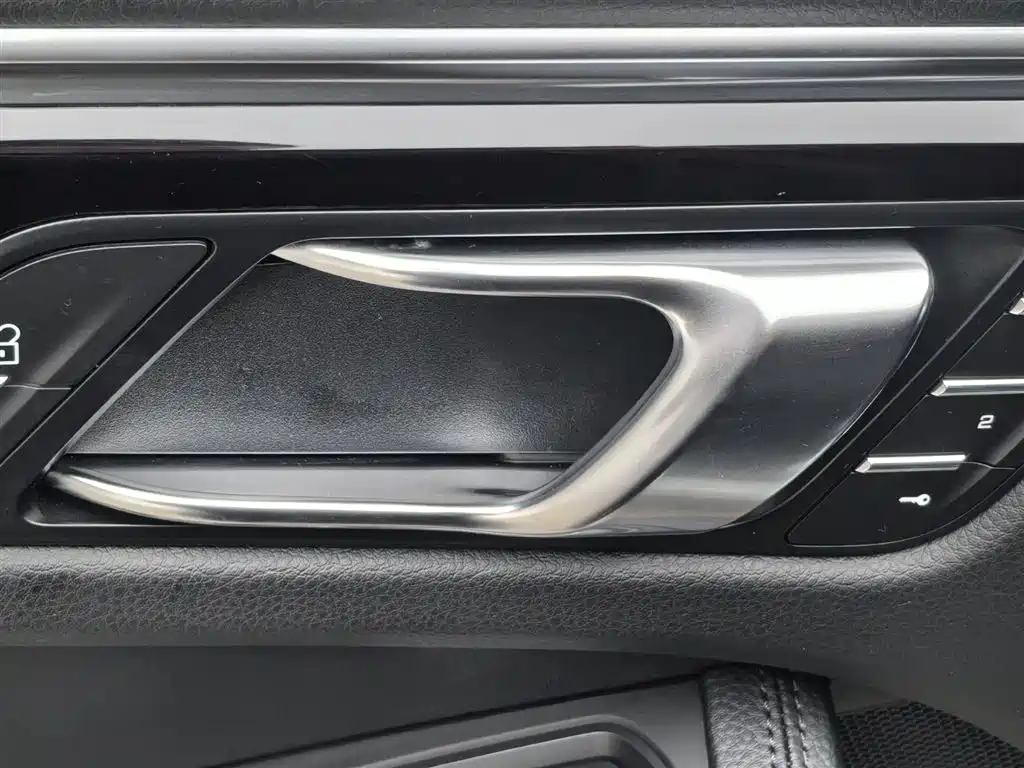 Porsche Macan — миниатюра 26