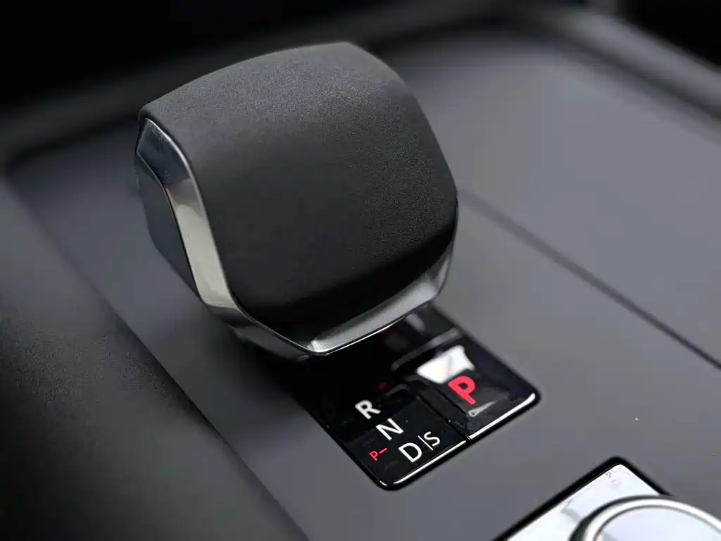 Land Rover Discovery 2023 360PS R-Dynamic S