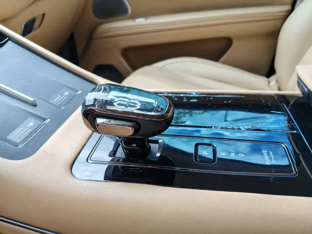 Aito M7 2024 1.5T Smart Drive Ultra 5 мест