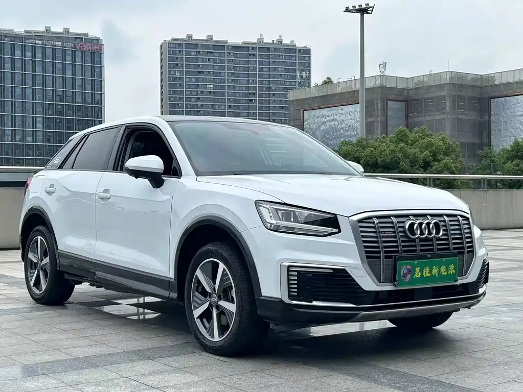 Audi Q2L e-tron — миниатюра 3