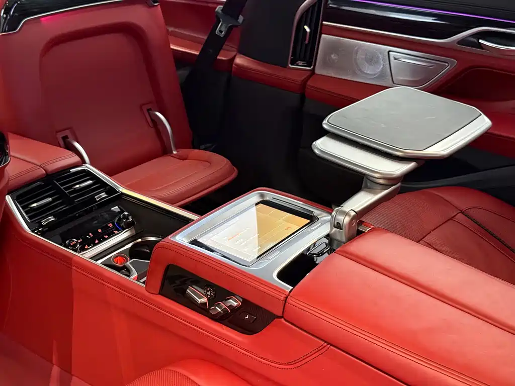 BMW 7 Series — миниатюра 11