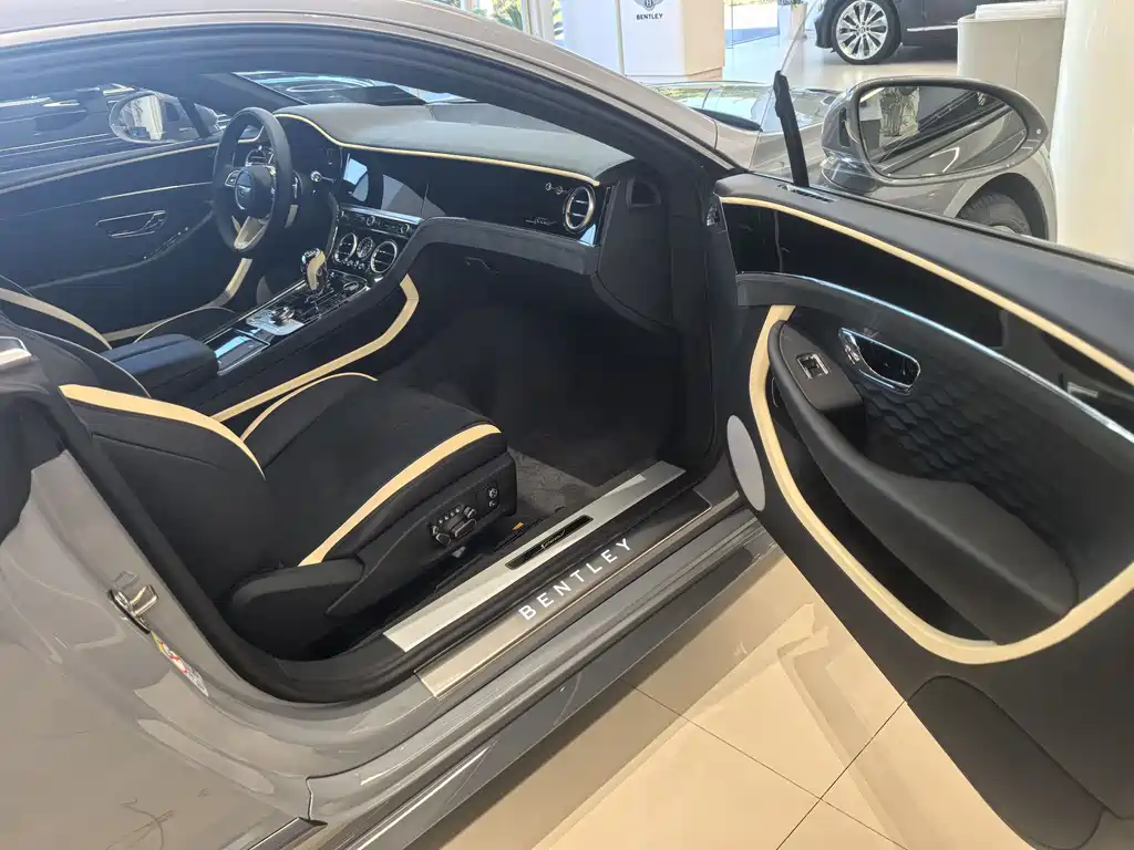 Bentley Continental PHEV 2025 GT