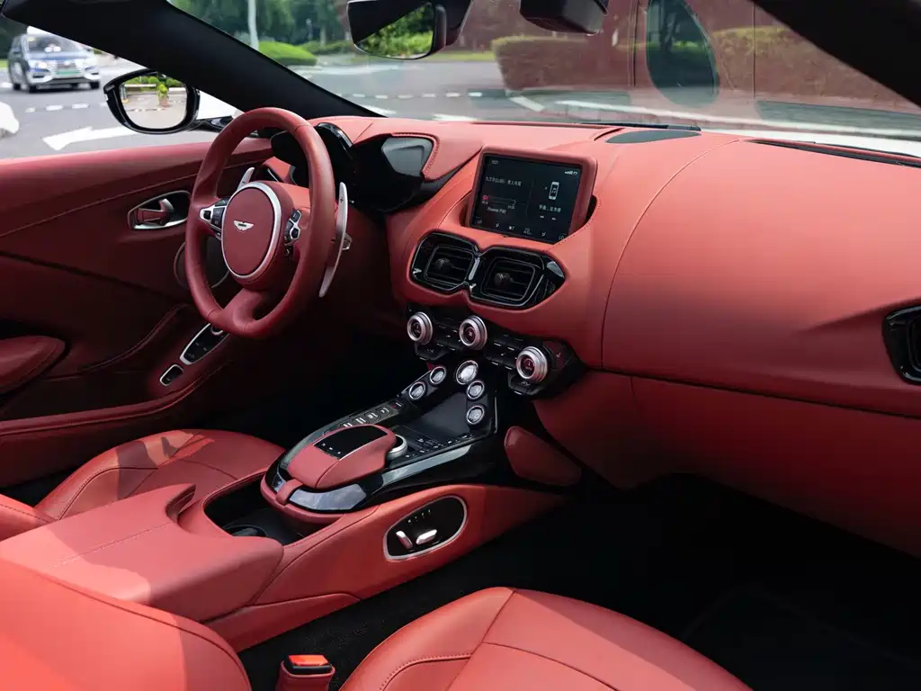 Aston Martin V8 Vantage — миниатюра 17
