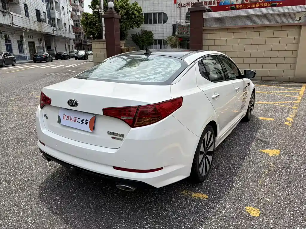 Kia K5 2012 2.0L AT DLX