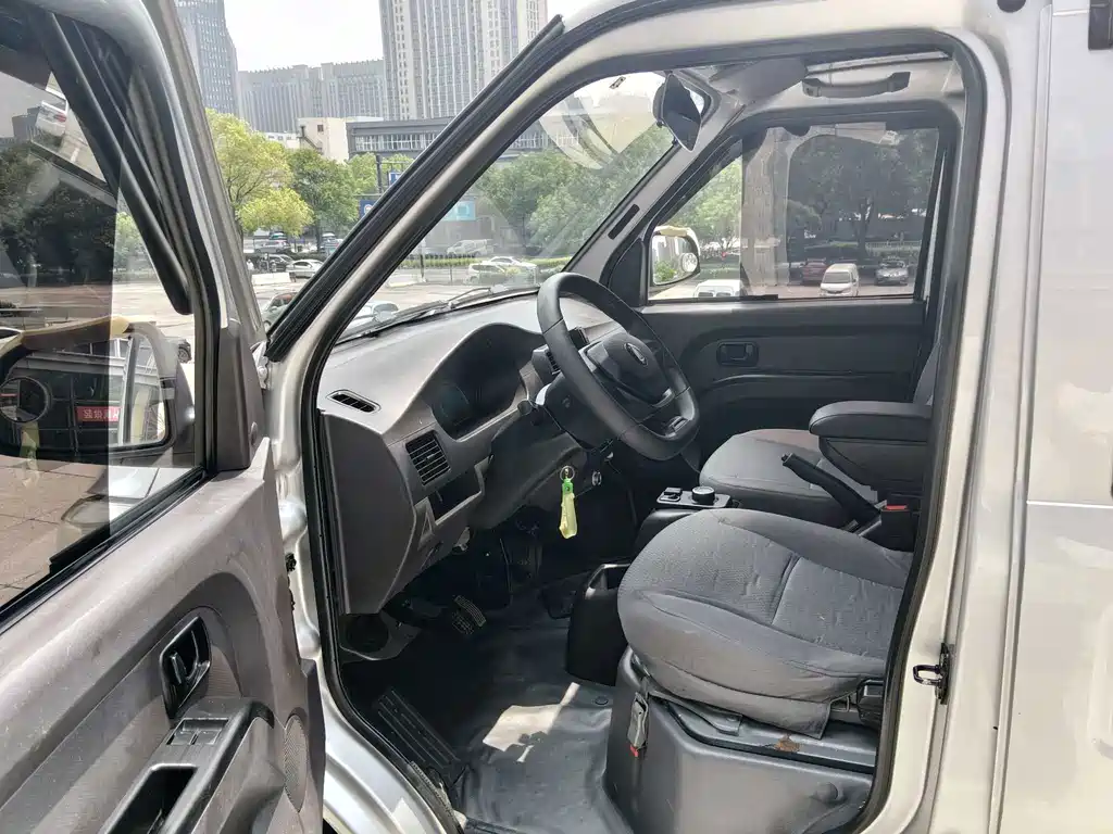 Lingshi Yufeng EV50 — миниатюра 15
