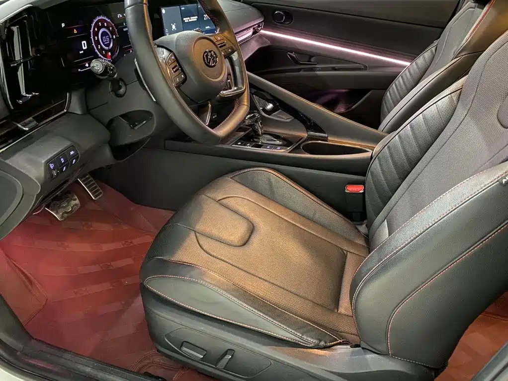Hyundai Elantra 2022 240TGDi DCT LUX Luxury