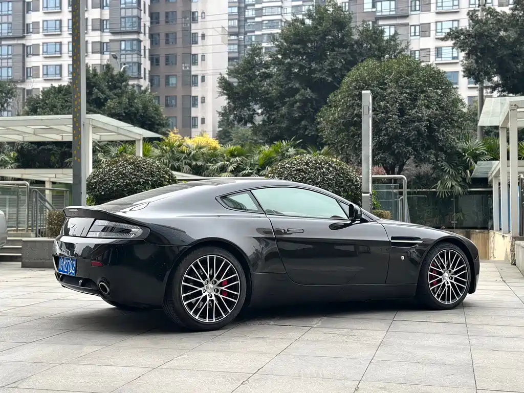 Aston Martin V8 Vantage 2011 4.7L Sportshift Coupe