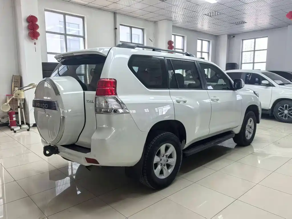 Toyota Land Cruiser Prado 2010 2.7L AT Standard