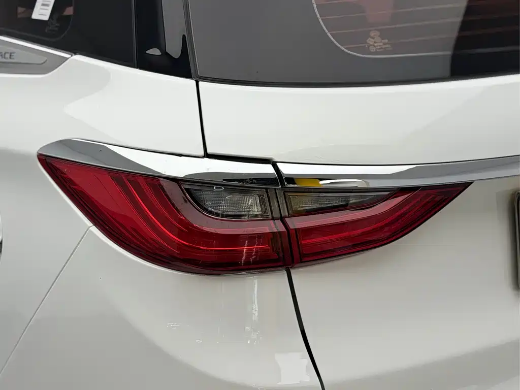 BYD MAX New Energy — миниатюра 7