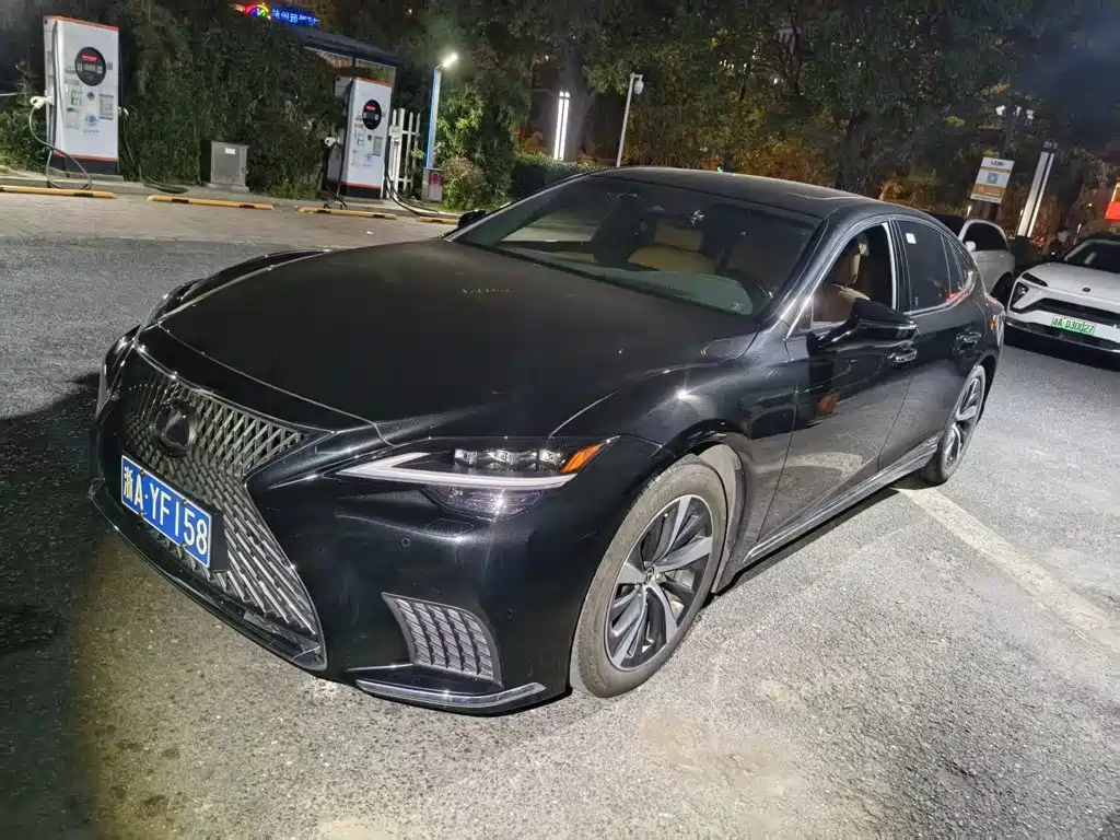 Lexus LS — миниатюра 8