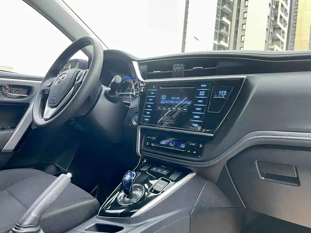 Toyota Corolla Hybrid — миниатюра 18