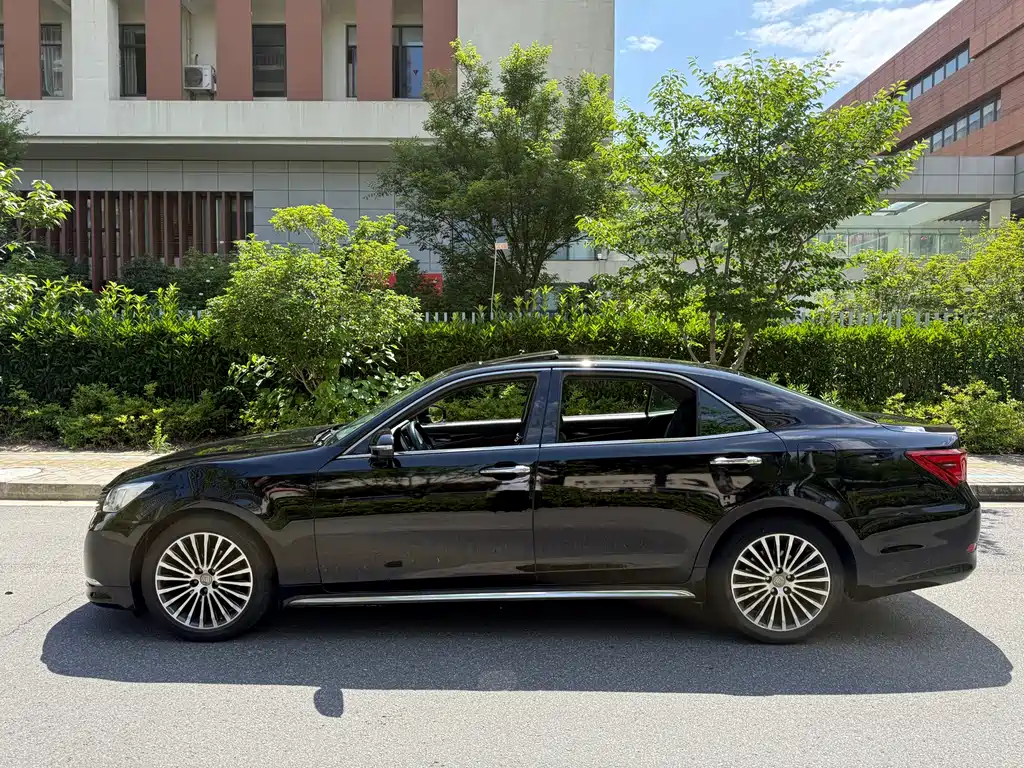 Toyota Crown 2018 2.0T Sport