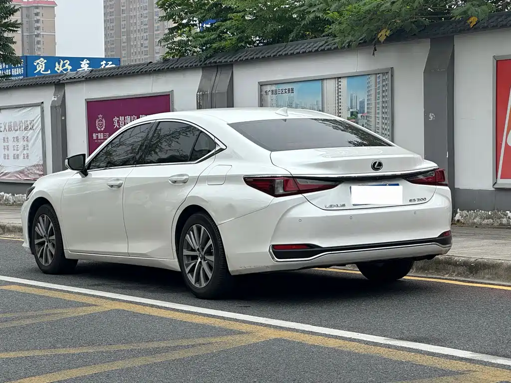 Lexus ES — миниатюра 9
