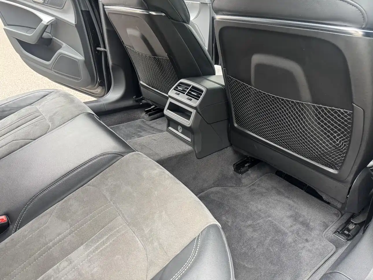 Audi A6L id 4674463 из Китая 22