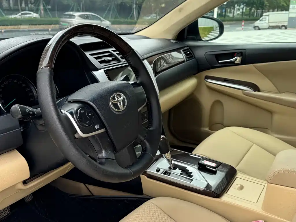 Toyota Camry — миниатюра 6