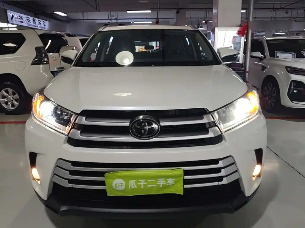 Toyota Highlander 2018 2.0T Luxury 7 мест V