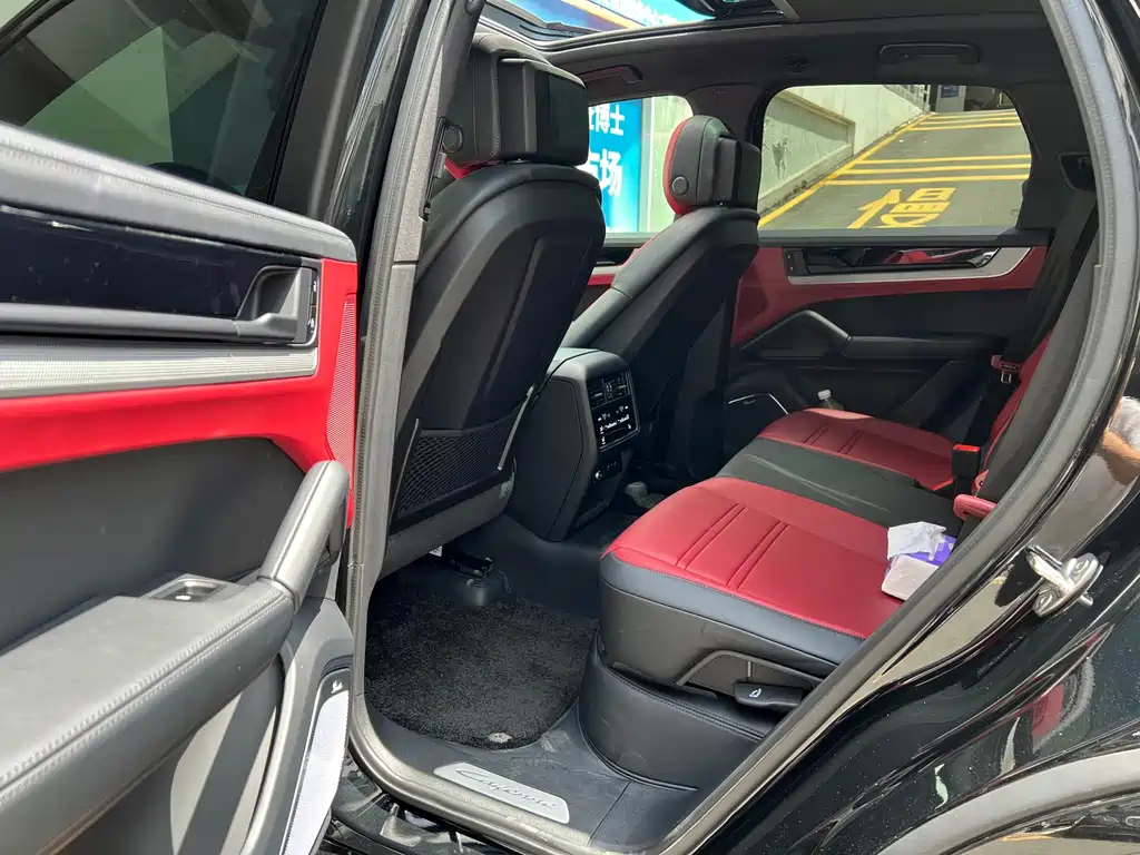 Porsche Cayenne 2025