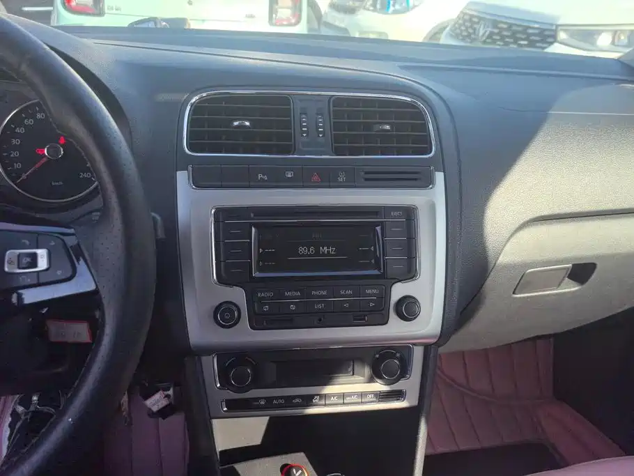 Volkswagen Polo — миниатюра 13